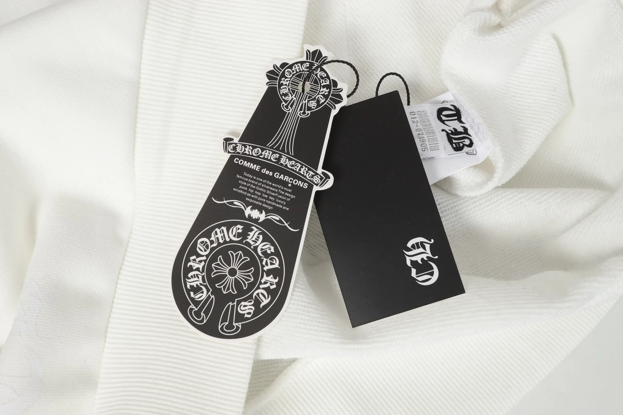P230 Cross-border model, please do not place an order if you are pursuing quality - Chrome Hearts/Chrome Hearts basic horseshoe Sanskrit printed hooded sweatshirt - High weight, high density and high quality. The wool is soft, delicate and skin-friendly. Soft and silky to the touch. Excellent warmth and skin-friendly properties. - Custom-woven and custom-dyed, no color difference. No matter the fabric or workmanship details, it beats the ordinary version on the market. - Hardware zipper accessories are all customized, full of details - Color: black white - Size: S M L XL